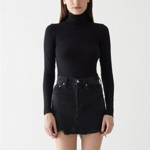 Agolde Quinn High Rise Cut-Off Denim Jean Mini Skirt in Pose Black